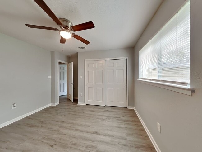 Building Photo - Move-In Ready 4BR Home in Arlington | Sunroom & Large Yard near DFW