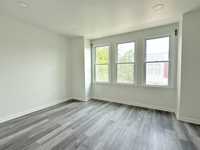Building Photo - 1520 S Myrtlewood St