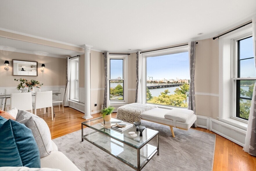 Building Photo - 458 Beacon St