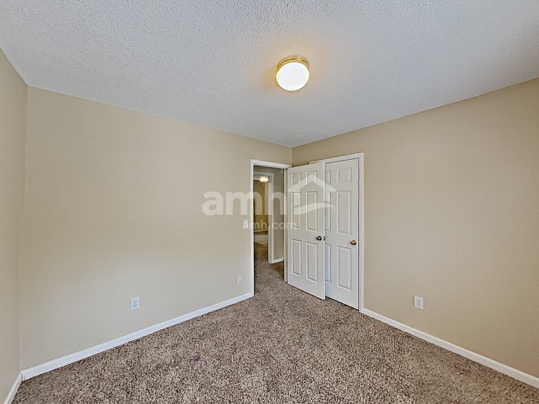 Building Photo - 5759 Newnan Cir