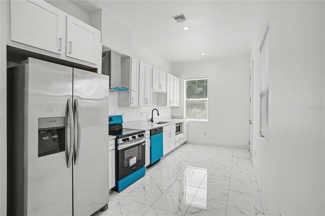 Building Photo - 2328 W Spruce St