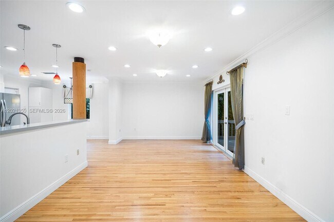 Building Photo - 648 Sevilla Ave