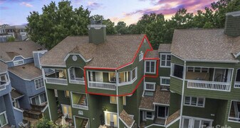 Building Photo - 425 W 8th St