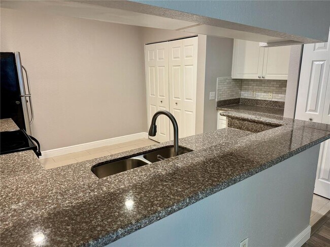 Building Photo - 1514 Arbor Lakes Cir