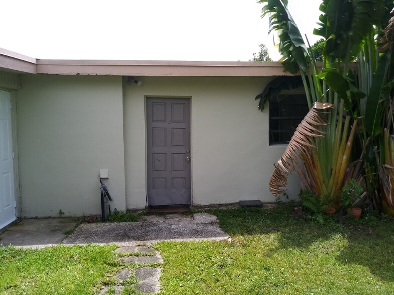 Primary Photo - 18750 Lenair Dr