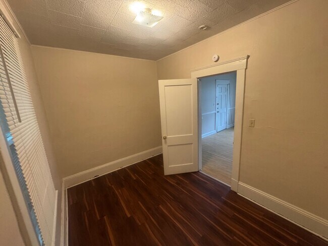 Building Photo - 6401 Gertrude Ave