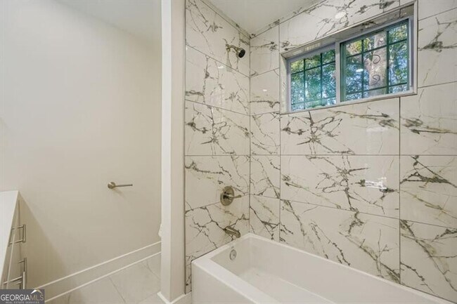 Building Photo - 3099 Delowe Dr