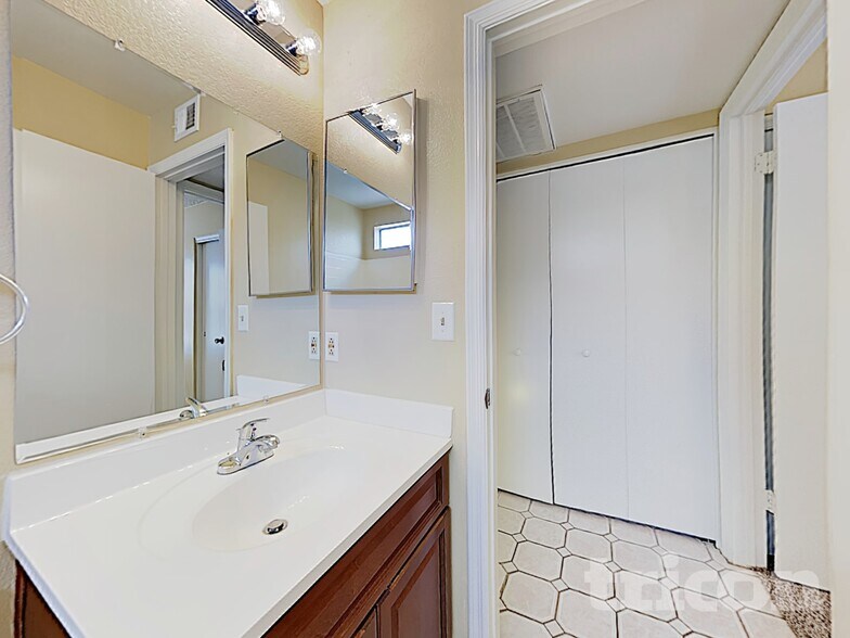 Building Photo - 18815 N 45th Dr