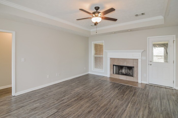 Building Photo - 213 Hummingbird Dr