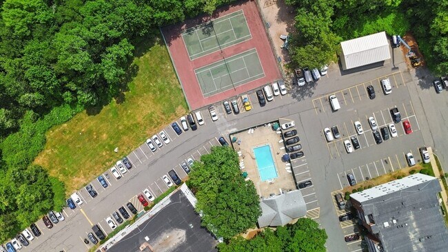 Building Photo - 46 Greentree Ln