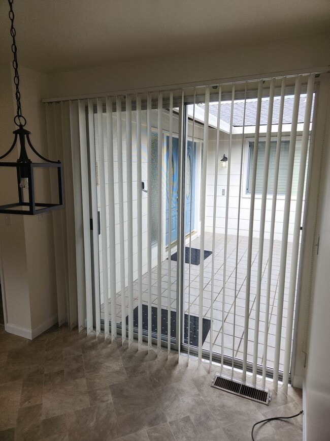 Building Photo - Lovely Home in Oakmont Senior community 55...