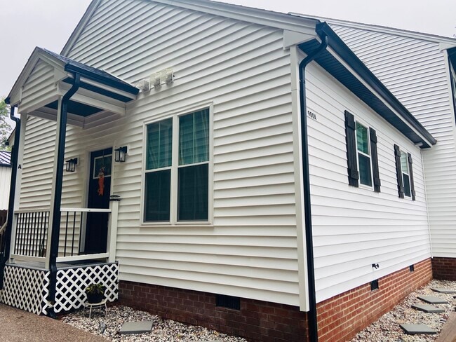 Building Photo - 900 Adams Rd