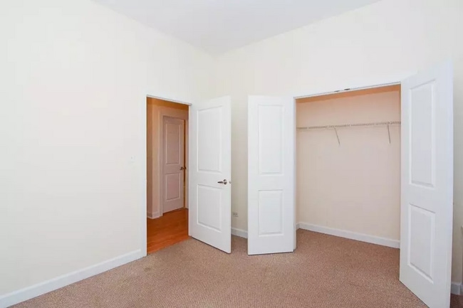 Building Photo - 4712 N Sheridan Rd