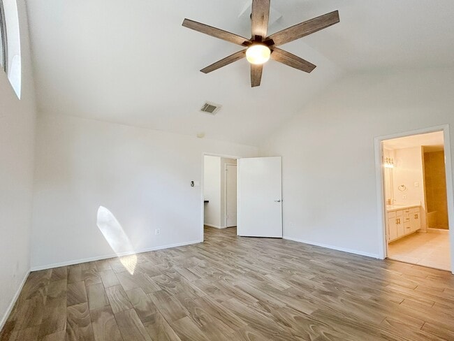 Building Photo - 3 N Mossrock Rd