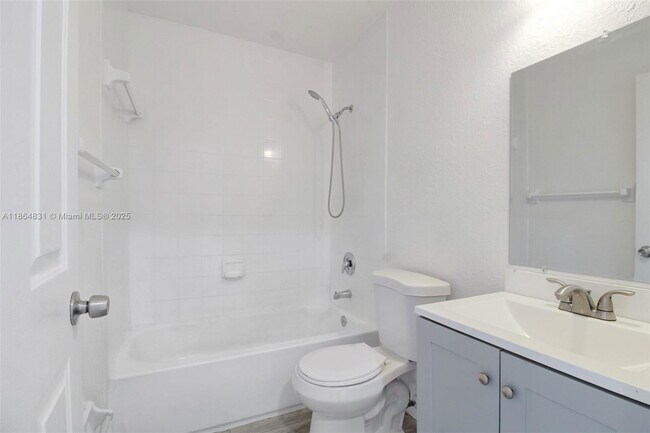 Building Photo - 1543 SE 24th Ct