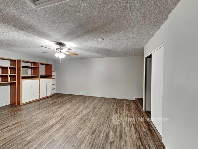 Building Photo - 1411 W Impala Ave