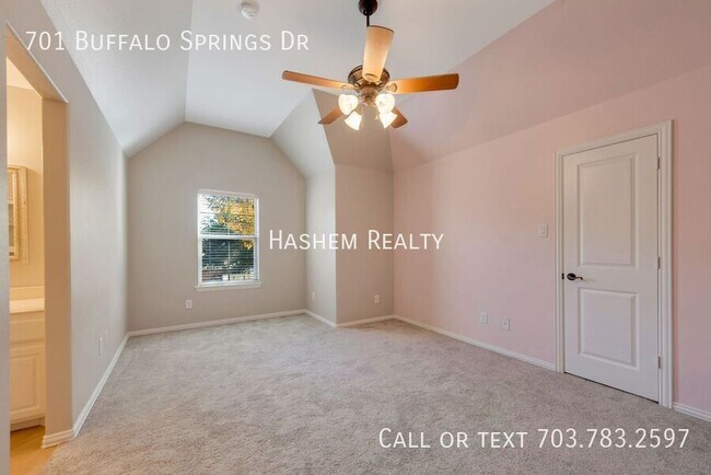 Building Photo - 701 Buffalo Springs Dr