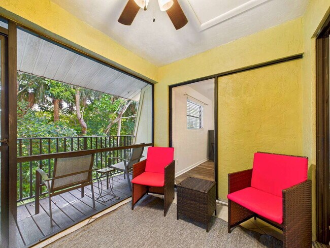 Building Photo - Furnished 2BR/2BA Pine Haven Condo with Preserve View –