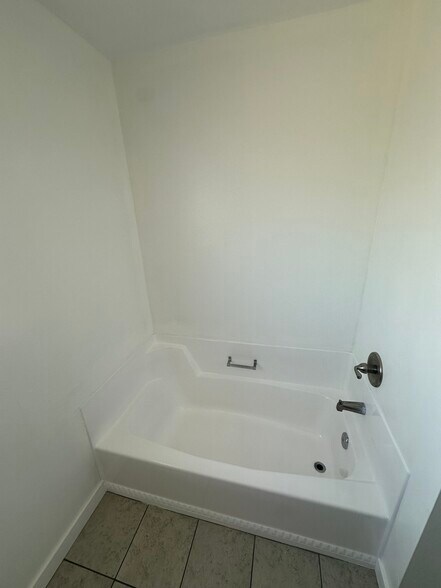 Building Photo - 1504 Westmoreland Dr