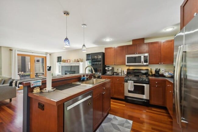 Building Photo - 2 bedroom in Seattle WA 98103