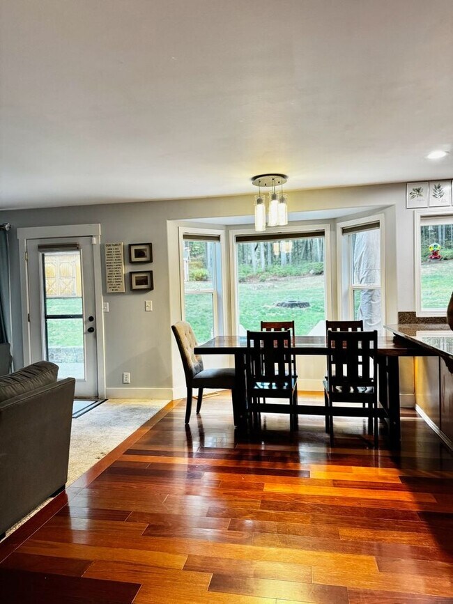 Building Photo - Silverdale 2 Story Home 4bed 2.5 bath