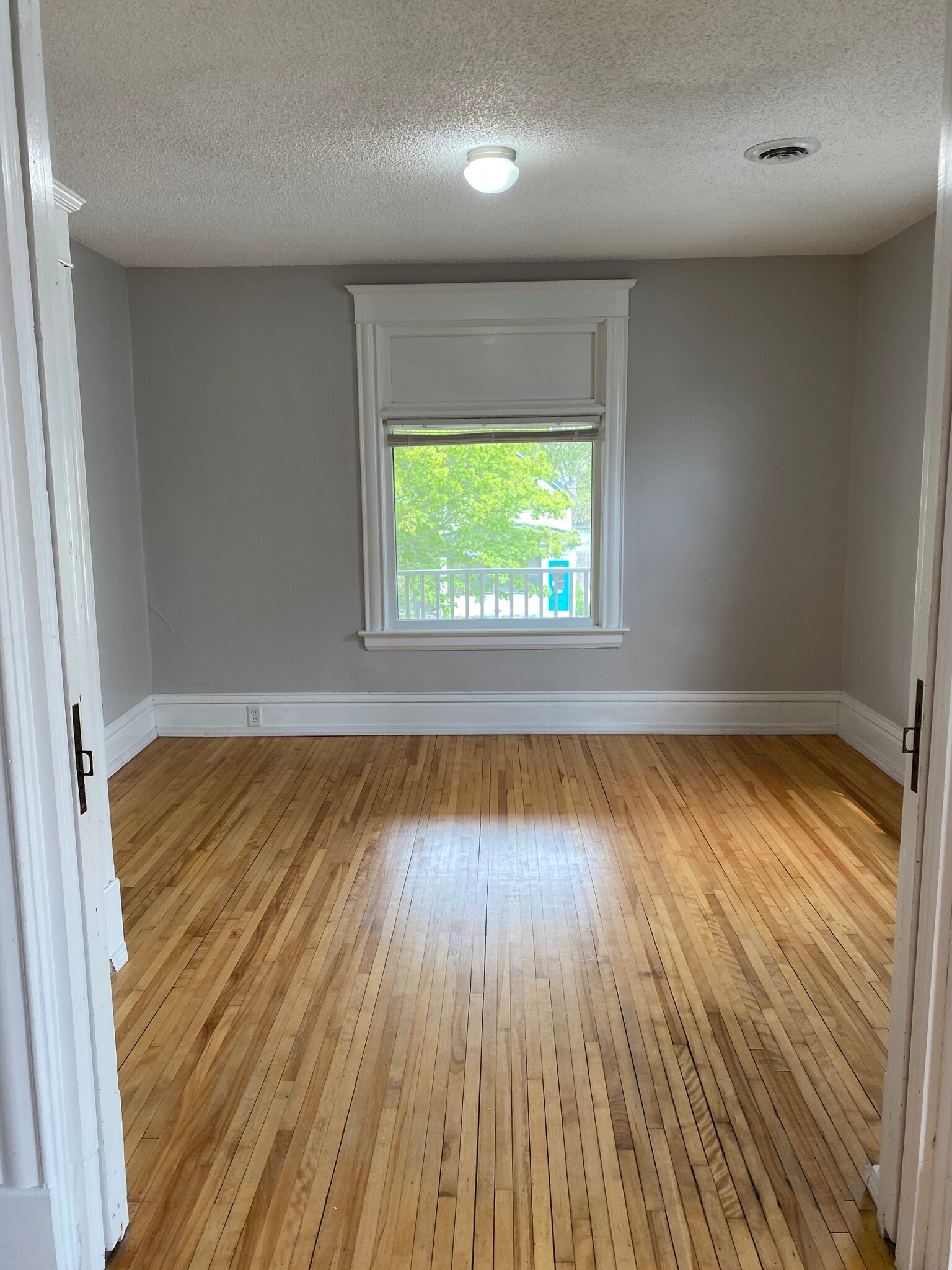 Building Photo - 3228 3rd Ave S