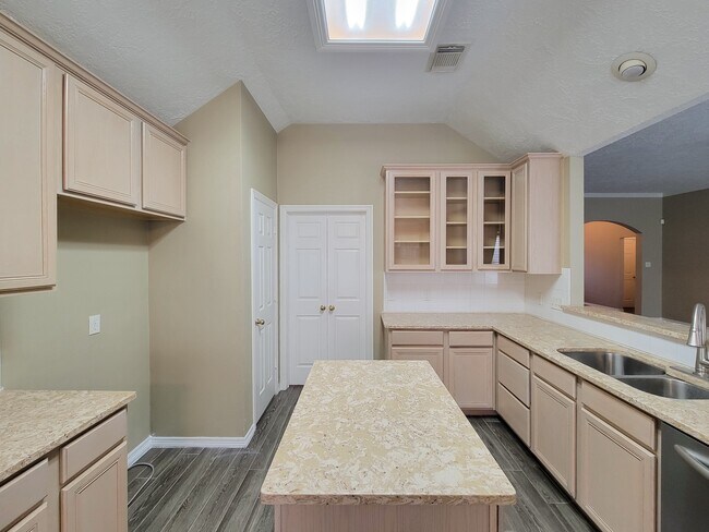 Building Photo - 18511 Falcon Crest Dr