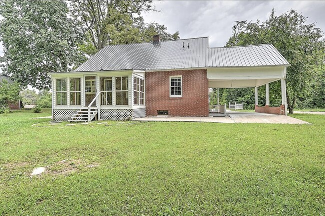 Building Photo - 401 Hillcrest Dr