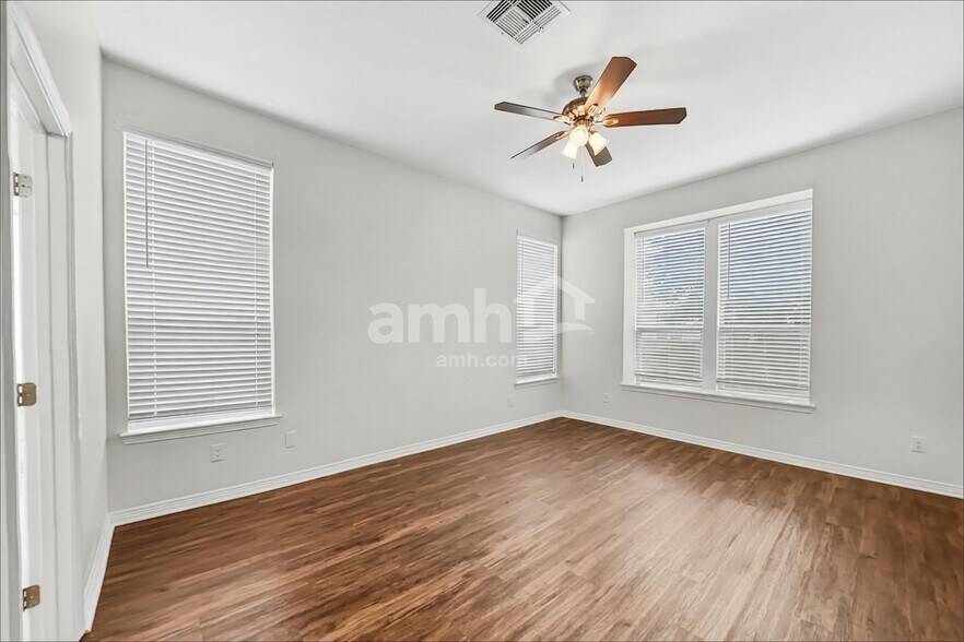 Building Photo - 2204 Perkins Crossing Dr