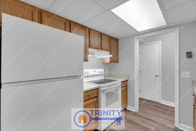 Building Photo - *1 MONTH FREE - Move in BEFORE 3/1! Beautiful!