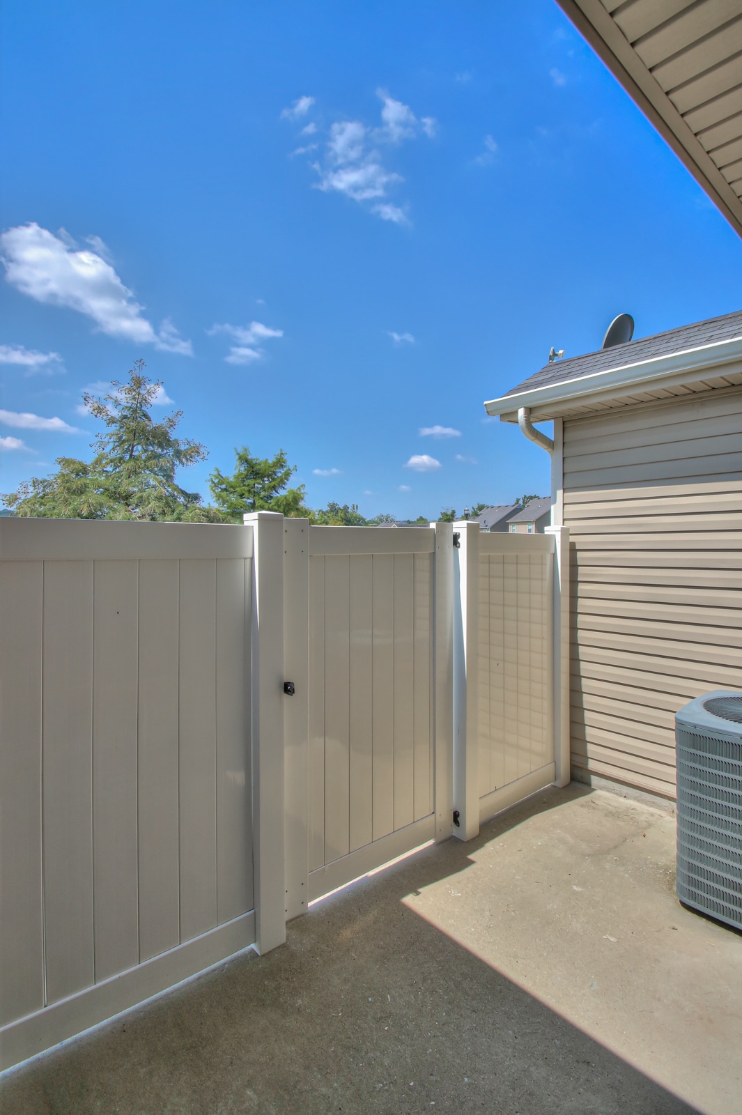 Back Patio (w/HVAC) - 1514 Sprucedale Dr