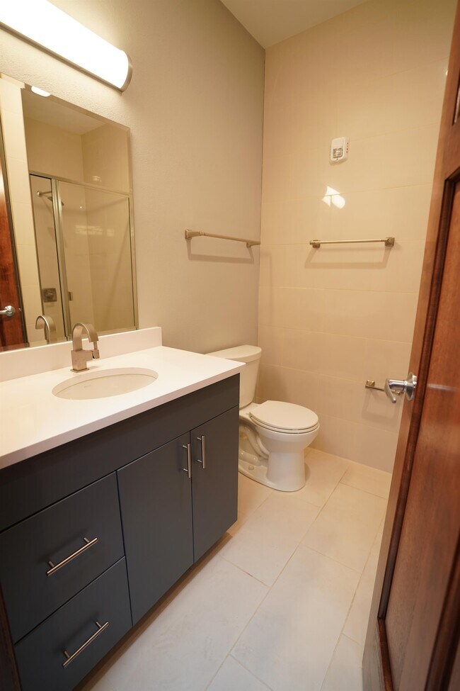 Building Photo - 704 Jefferson St