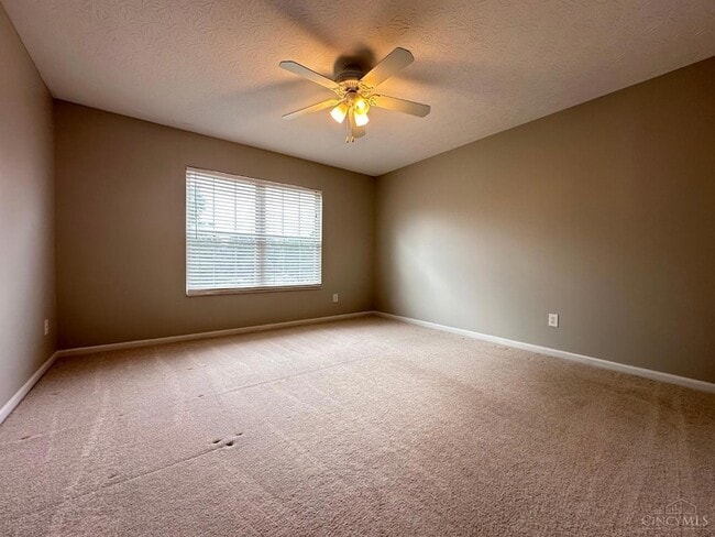 Building Photo - 5575 Glen Oak