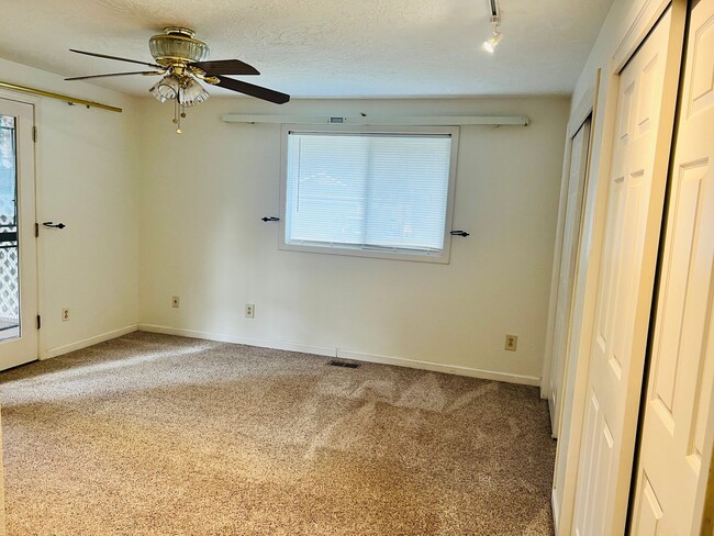 Building Photo - Charming Tualatin home on corner lot!