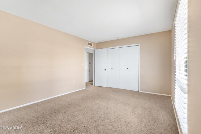 Building Photo - 10301 W Charter Oak Dr