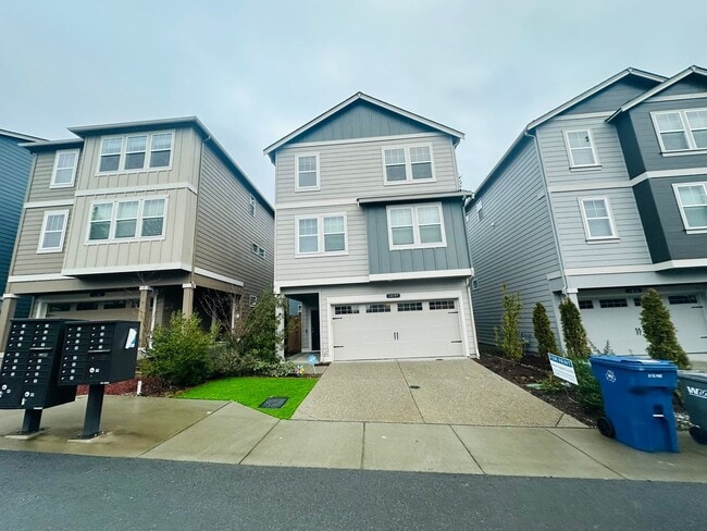 Building Photo - Newer 3-Story 3 Bedroom DR Horton Home in ...