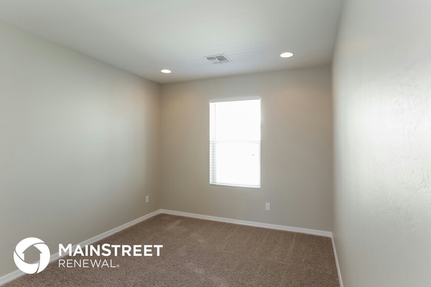 Building Photo - 2000 N 36th St