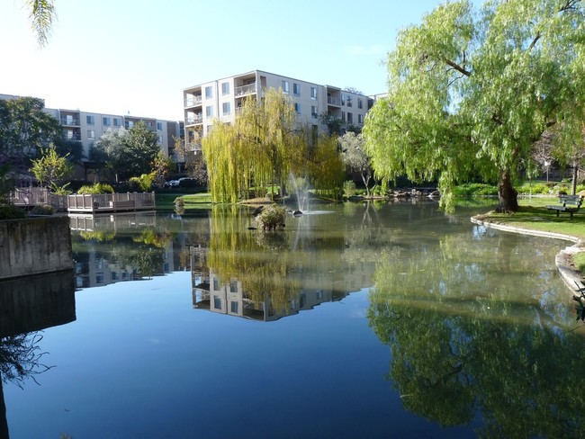 Keys Condominium - 420 N Civic Dr
