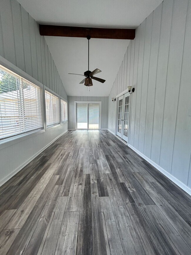 Building Photo - Spacious 3 Bedroom Ranch in Mehlville School District!