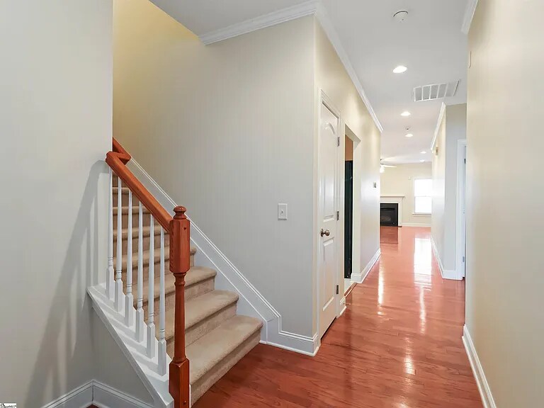Stairs - 116 Ashgrove Ln