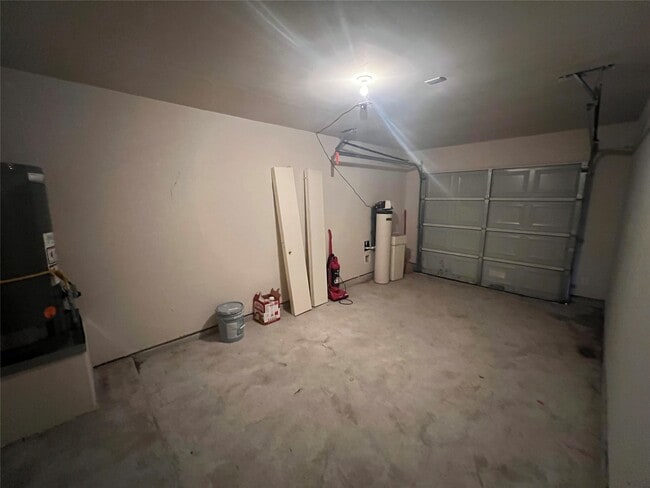 Building Photo - 15823 Regal Trace Ln