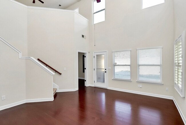 Building Photo - Beautiful three bedroom townhome