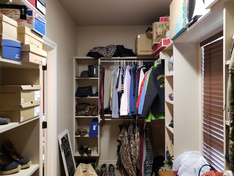 Walk In His/Her Master Closets. Build in cubbies and drawers - 1233 Red Rock Drive
