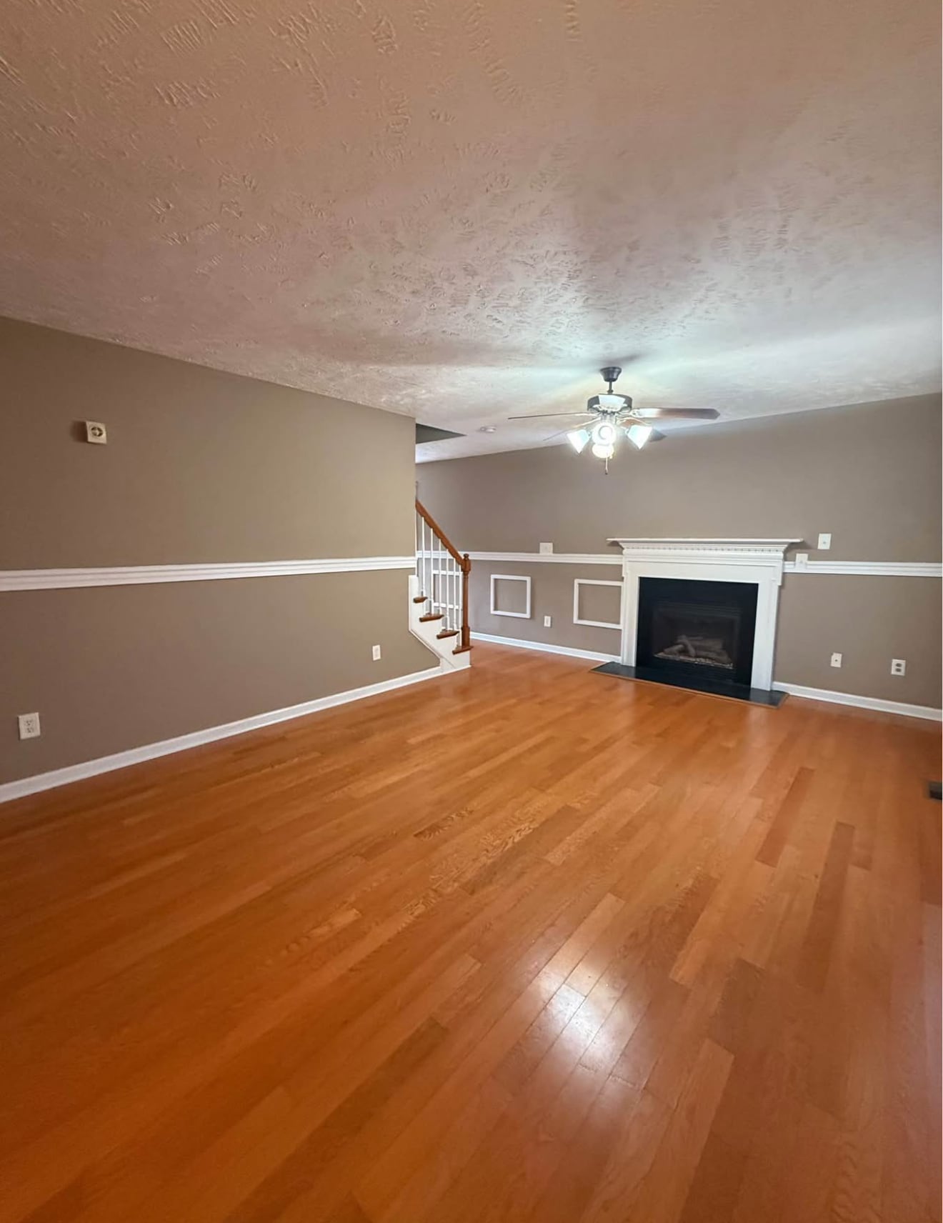 Living room With fire place - 1509 Bridgeton Way
