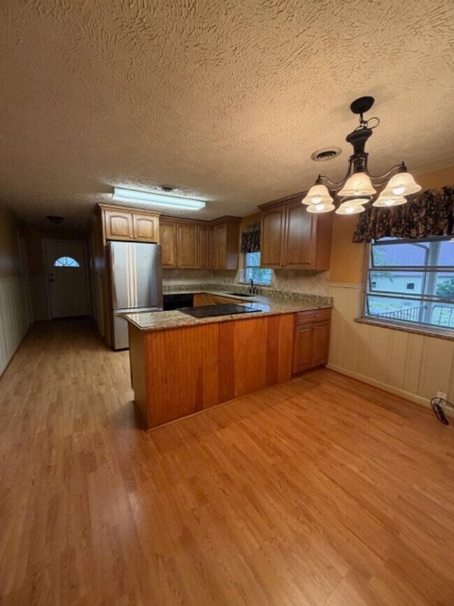 Building Photo - Maryville City  37801 - 3 bedroom, 2.5 bath home - Contact Debra Davis (865) 591-8281