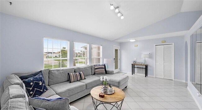 Building Photo - 3107 SW 15th Ave