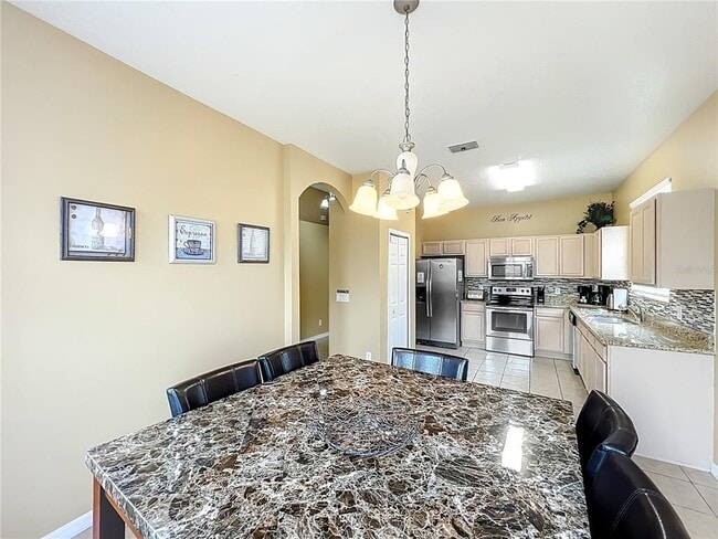 Building Photo - 520 Orista Dr