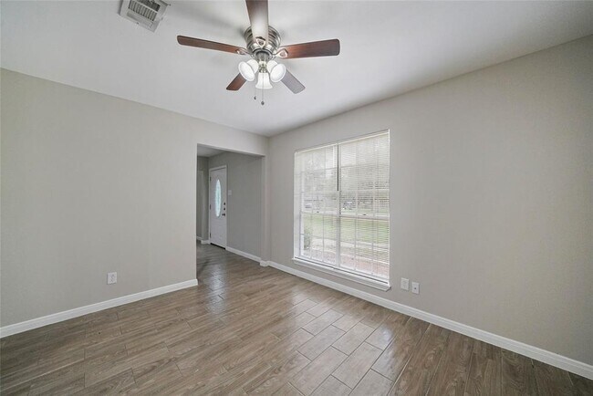Building Photo - 643 Ames St