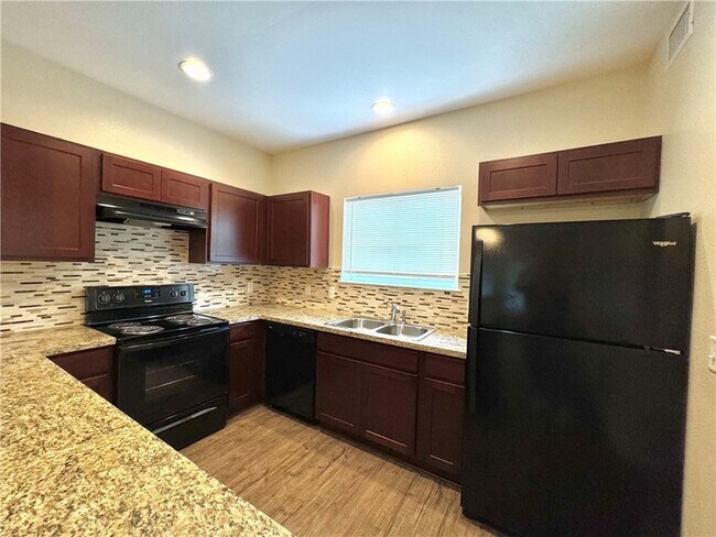 Building Photo - 1915 Dartmouth St