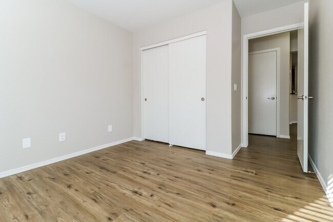 Building Photo - 10994 W Rio Vista Ln